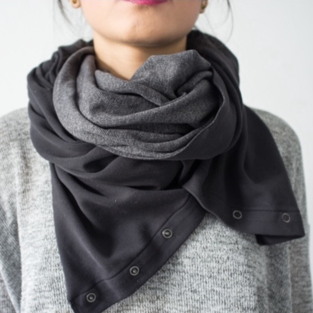 Lululemon Infinity Scarf - Black & Striped